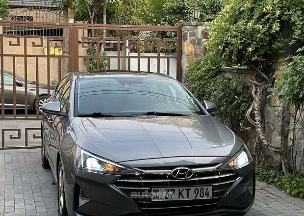 Hyundai Elantra 2019 — фото 1