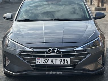 Hyundai Elantra  2019 