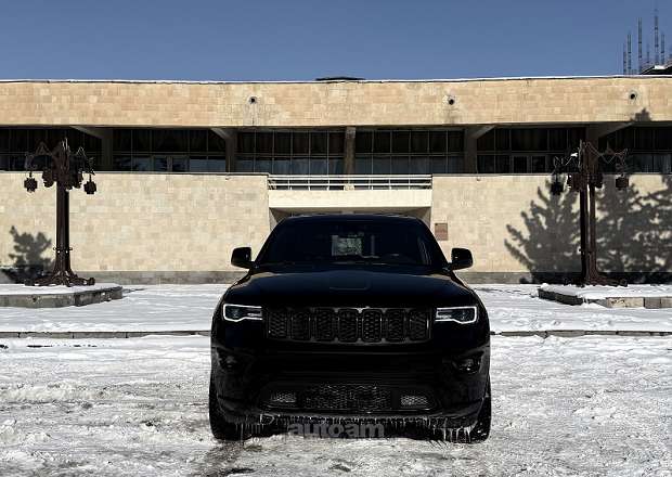 Jeep Grand Cherokee 2021 — լուսանկար 1