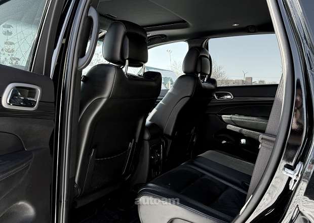 Jeep Grand Cherokee 2021 — լուսանկար 9