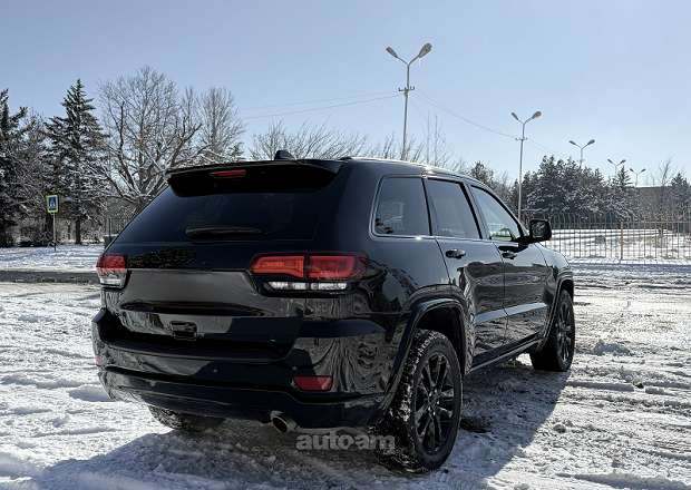 Jeep Grand Cherokee 2021 — լուսանկար 5