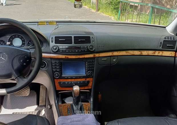 Mercedes-Benz E 500 2004 — photo 6