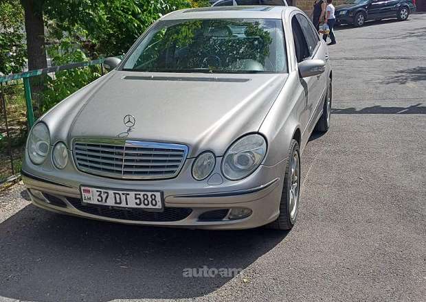 Mercedes-Benz E 500 2004 — photo 2