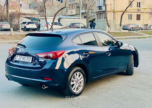 Mazda 3 2017 — photo 2