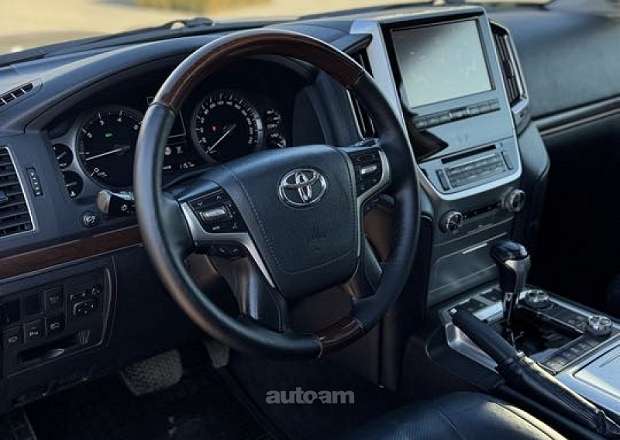 Toyota Land Cruiser 200