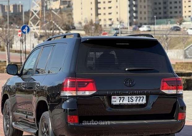 Toyota Land Cruiser 200