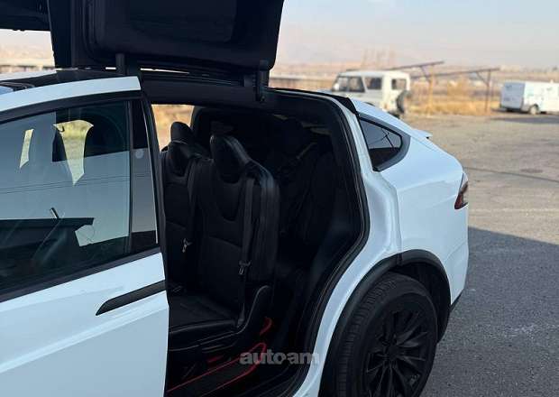 Tesla Model X 2018 — լուսանկար 6
