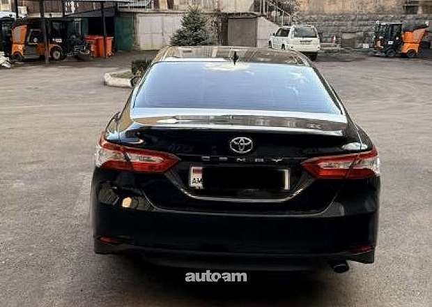 Toyota Camry 2021 — photo 3