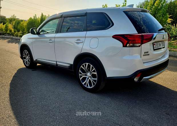 Mitsubishi Outlander 2018 — фото 2