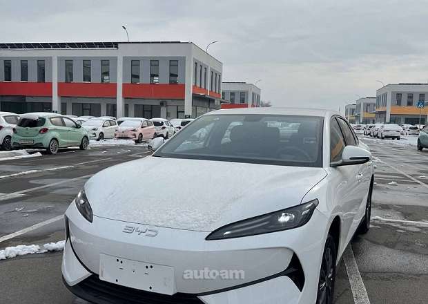 BYD e7