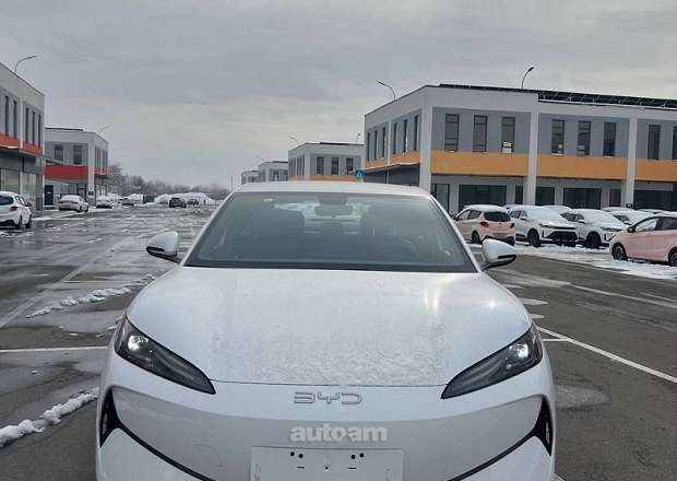 BYD e7