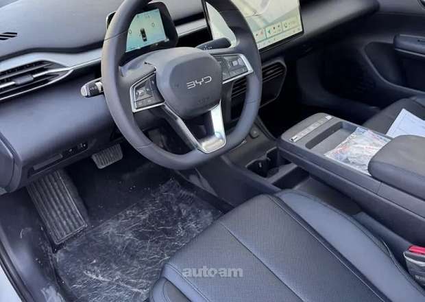 BYD e7