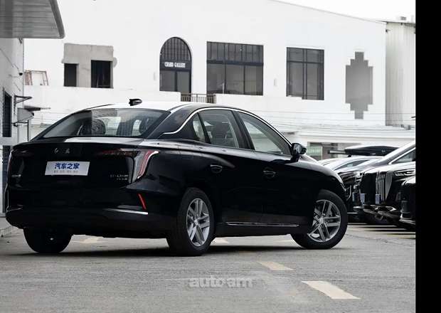 Hongqi E-QM5