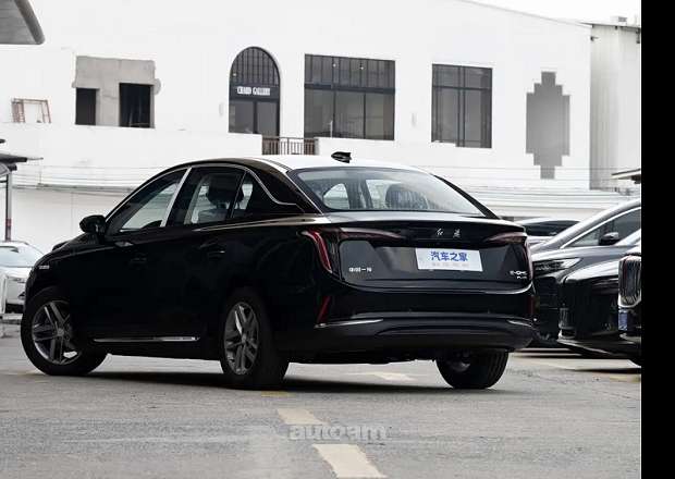 Hongqi E-QM5