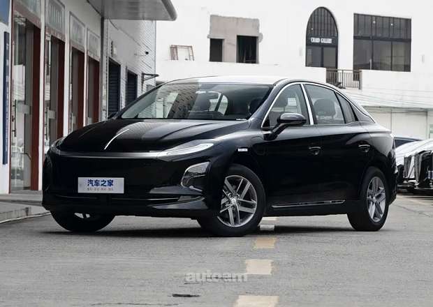 Hongqi E-QM5