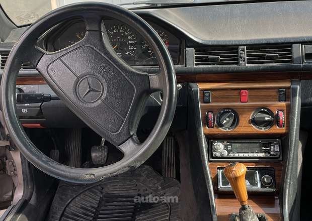 Mercedes-Benz 124