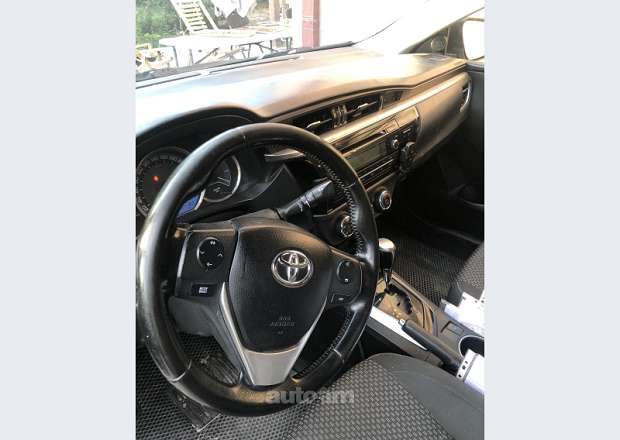 Toyota Corolla 2014 — լուսանկար 3