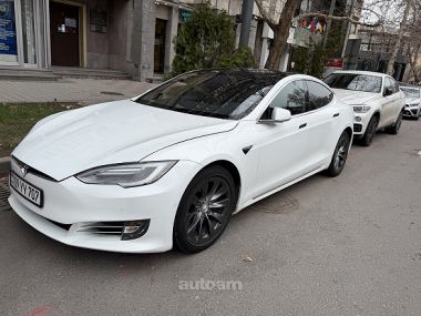 Tesla Model S  2018 