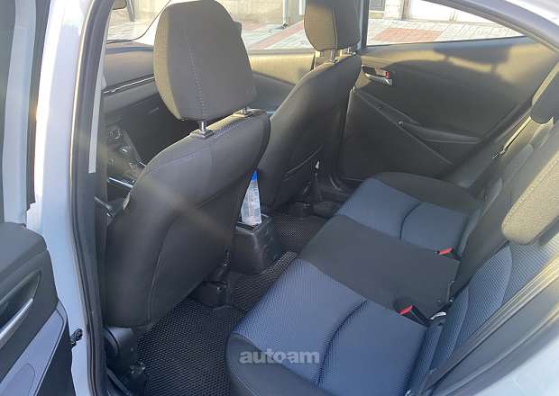 Toyota Yaris 2018 — լուսանկար 4