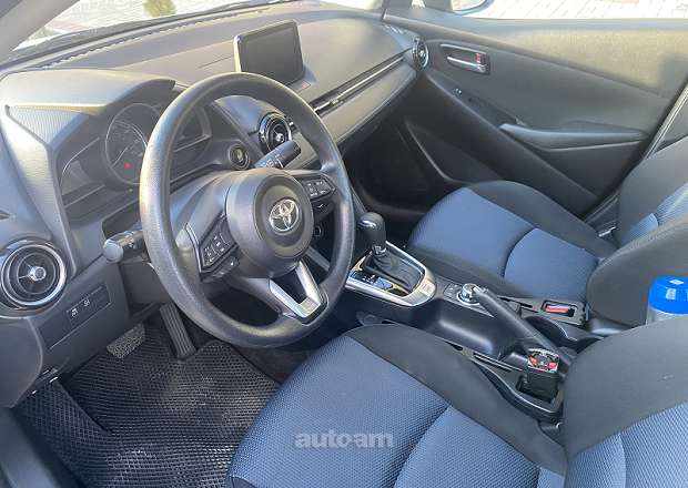 Toyota Yaris 2018 — լուսանկար 3