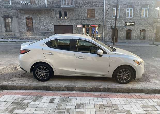 Toyota Yaris 2018 — լուսանկար 1