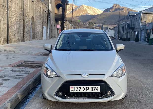 Toyota Yaris 2018 — լուսանկար 8