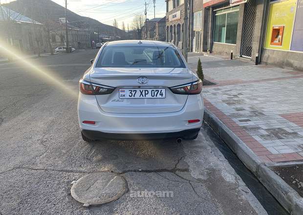Toyota Yaris 2018 — լուսանկար 5