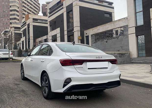 Kia Forte 2023 — լուսանկար 2
