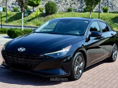 Hyundai Elantra  2021 