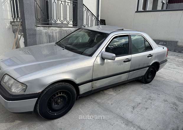 Mercedes-Benz C 230
