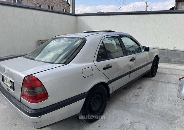 Mercedes-Benz C 230