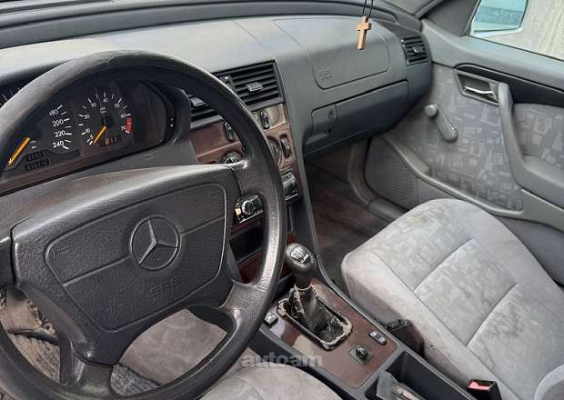 Mercedes-Benz C 230