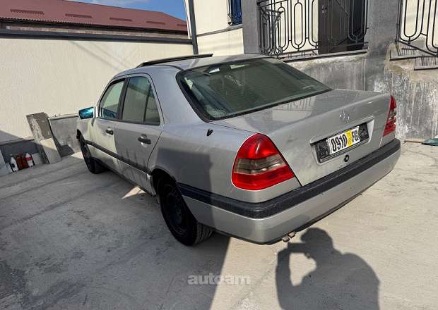 Mercedes-Benz C 230