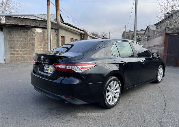 Toyota Camry 2018 — photo 3