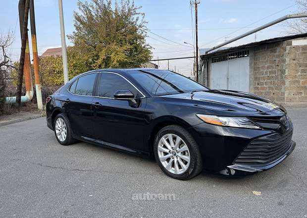 Toyota Camry 2018 — photo 2