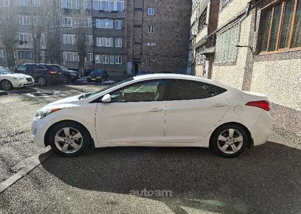 Hyundai Elantra 2012 — photo 1