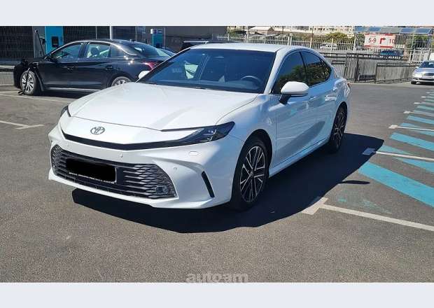 Toyota Camry 2025 — լուսանկար 1
