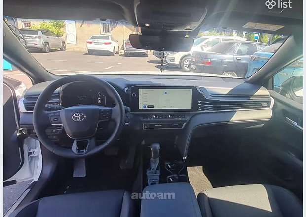 Toyota Camry 2025 — լուսանկար 2