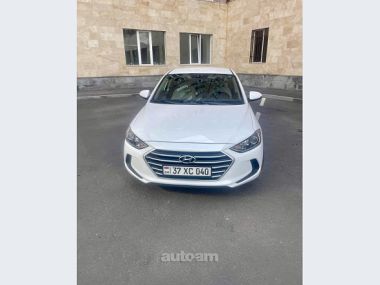 Hyundai Elantra  2018 