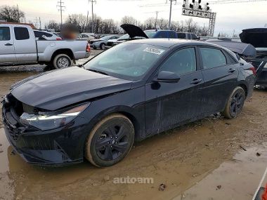 Hyundai Elantra  2022 