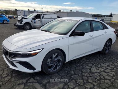 Hyundai Elantra  2024 