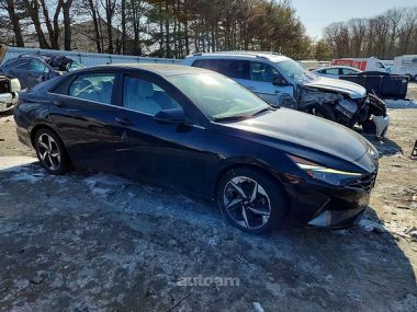 Hyundai Elantra  2022 