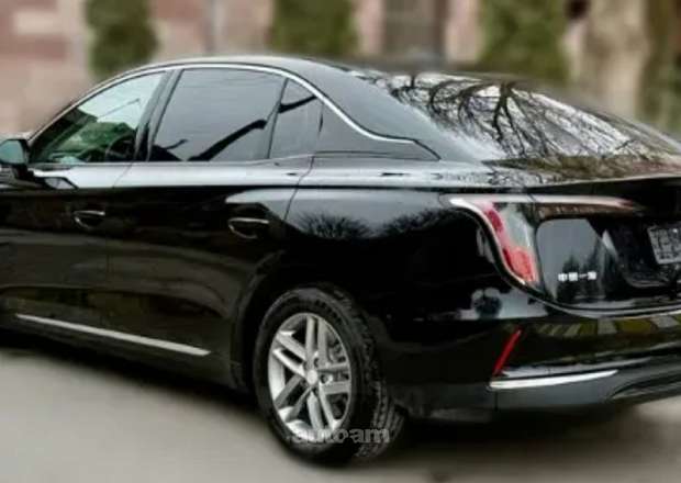 Hongqi E-QM5