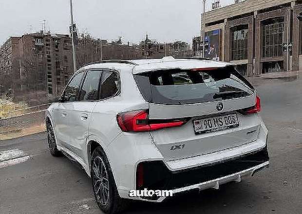 BMW iX1