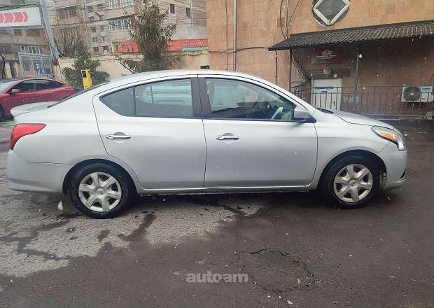 Nissan Versa