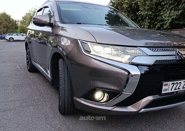 Mitsubishi Outlander PHEV 2018 — լուսանկար 3