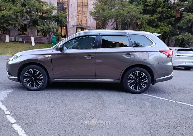Mitsubishi Outlander PHEV 2018 — լուսանկար 7