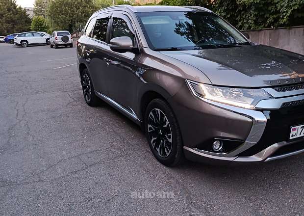 Mitsubishi Outlander PHEV 2018 — լուսանկար 6