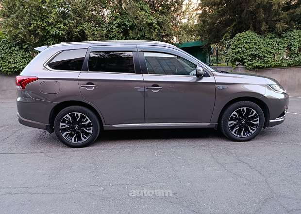Mitsubishi Outlander PHEV 2018 — լուսանկար 8