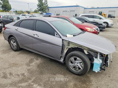 Hyundai Elantra  2024 